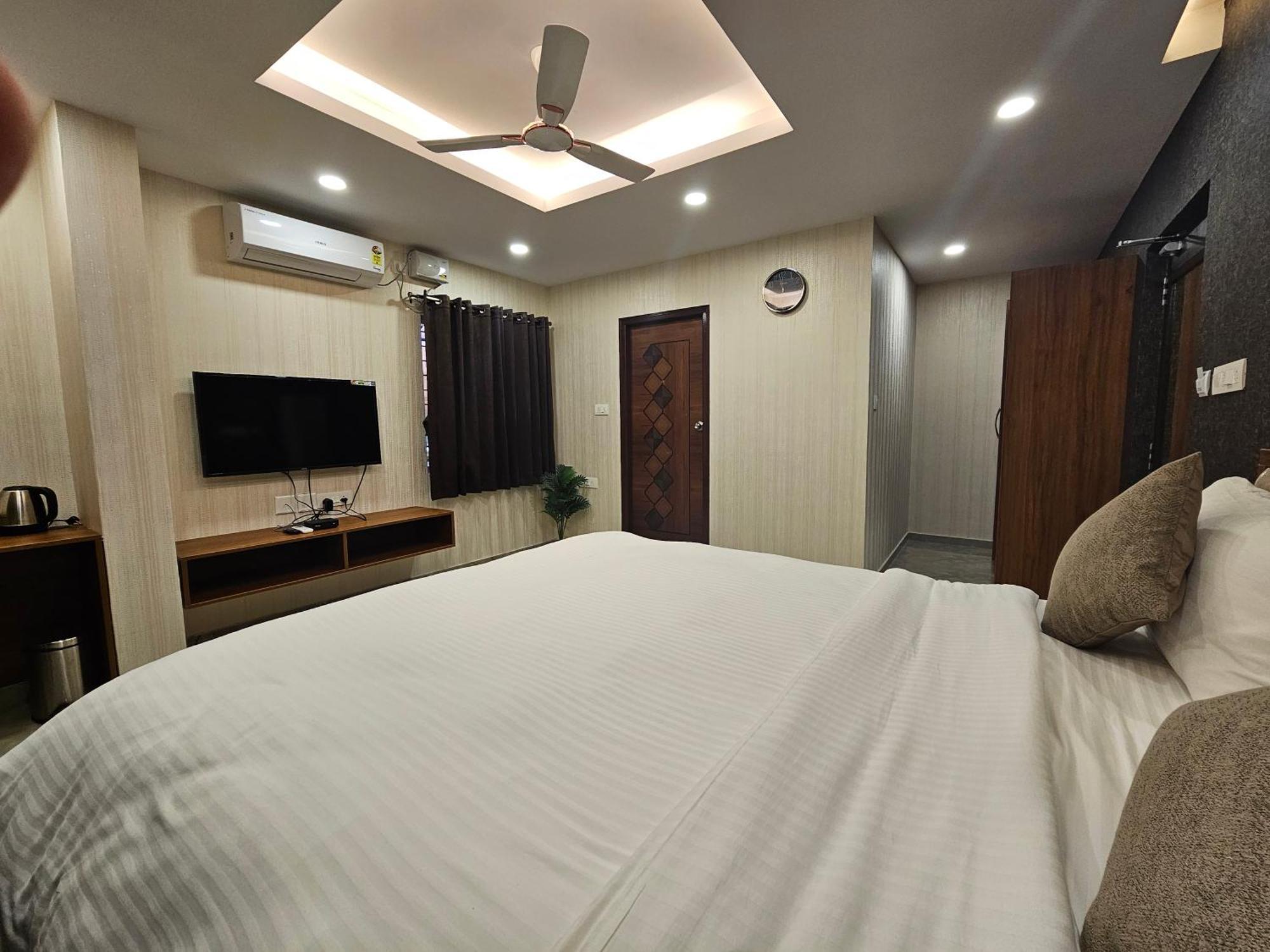 The Urban Nest Hotel Bangalore Exterior photo