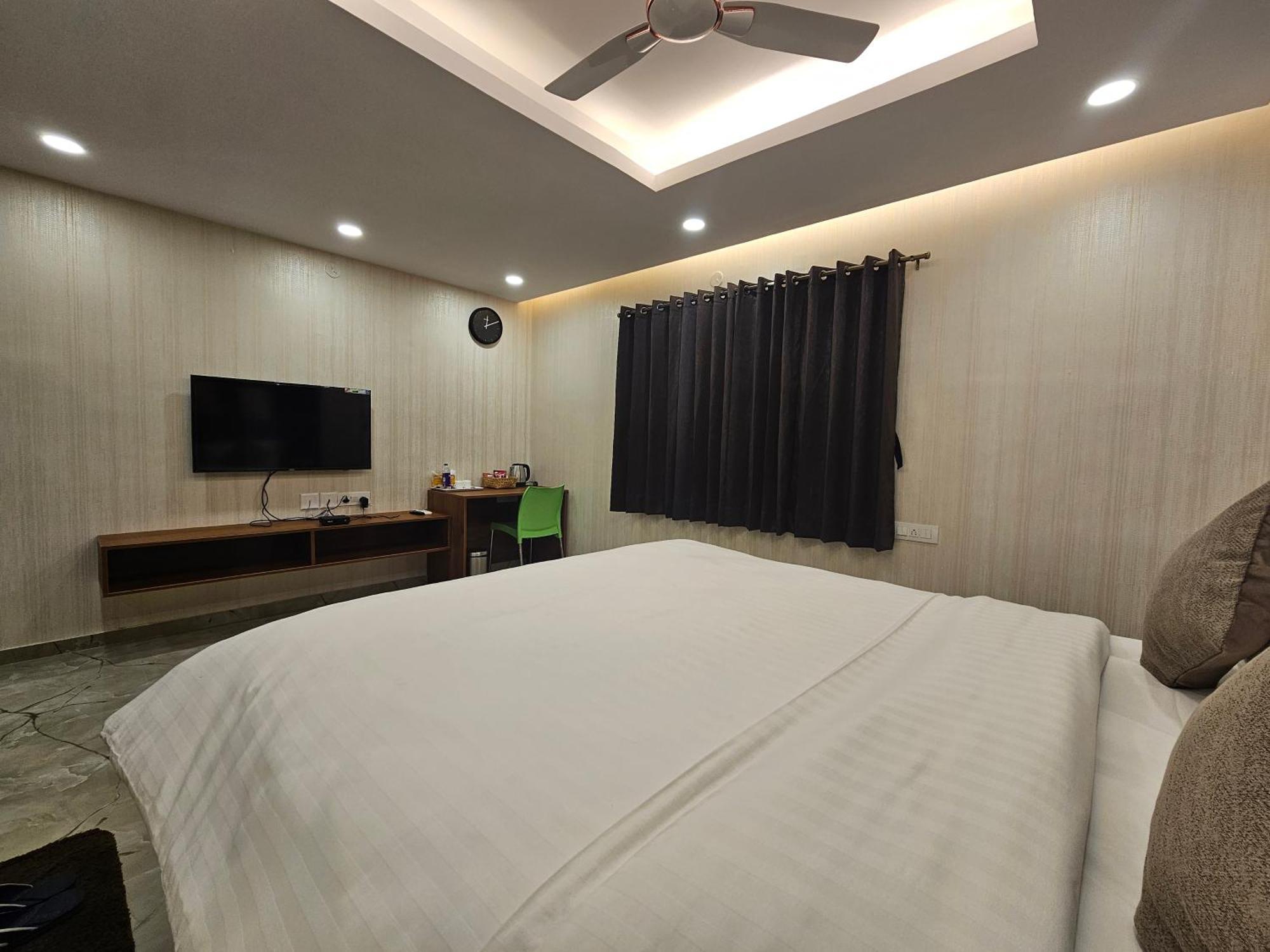 The Urban Nest Hotel Bangalore Exterior photo